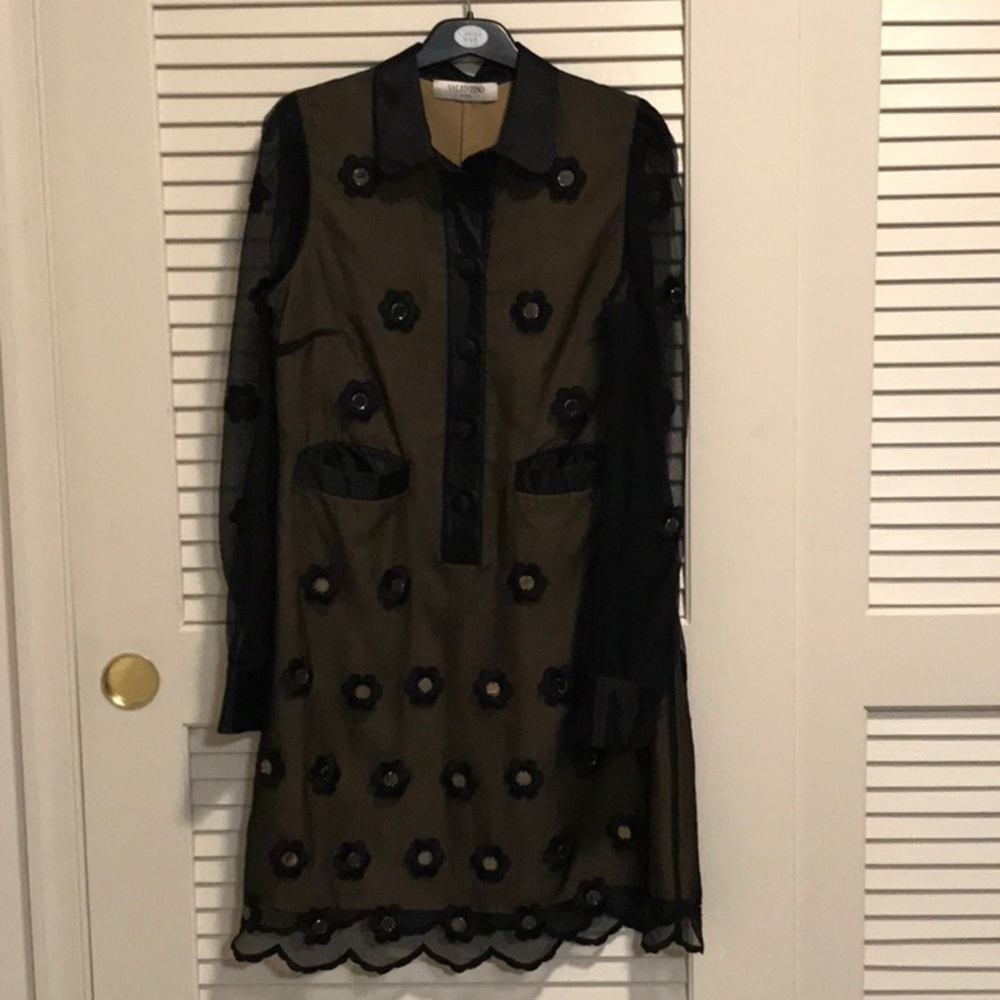 Preowned Valentino long sleeve black sheer floral button up dress - sz 4